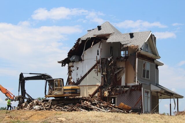 What to Expect When You Hire Commercial Demolition Services